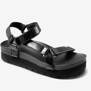 Reef Cushion Rem Hi  Platform Sandal- Black